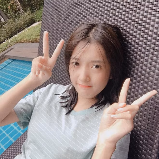 Purewarin từng cho Zing.vn hay bản thân rất vui khi nhận được nhiều sự yêu mến của các bạn trẻ Việt Nam. Cô cho biết luôn cố gắng đọc hết những bình luận của mọi người dưới các bài đăng. "Mình từng có cơ hội nói chuyện với một bạn fan Việt Nam. Bạn ấy rất đáng yêu, còn vẽ tranh tặng mình nữa", 9X chia sẻ. Purewarin cũng bày tỏ mong muốn được đến Việt Nam du lịch trong tương lai.