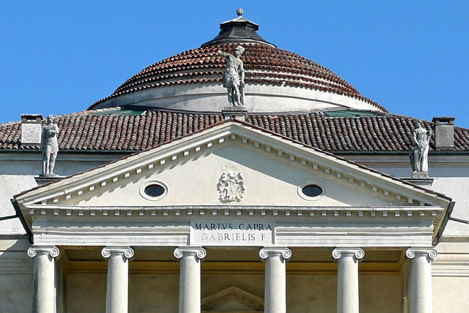 Trên đỉnh tòa nhà là mái vòm, đặc trưng trong kiến trúc cổ châu Âu. (Ảnh: Italianways)