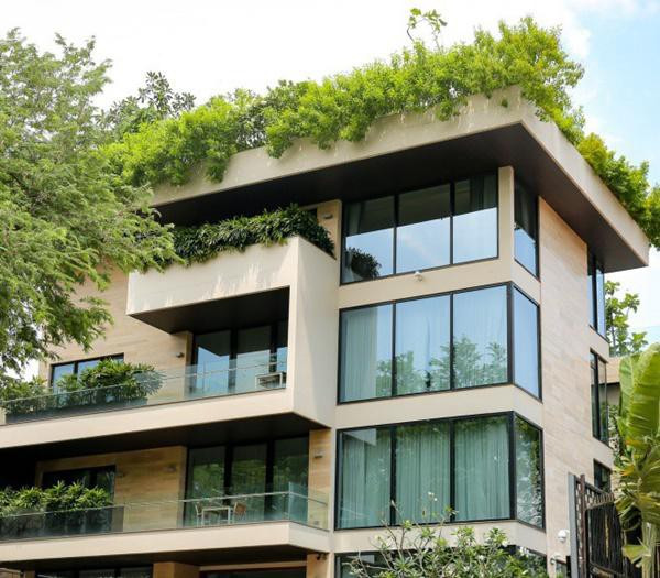 Sau khi kết hôn với doanh nhân Trung Tín , hoa hậu Đặng Thu Thảo dọn về ở cùng chồng trong một biệt thự khá hoành tráng nằm trên trục đường lớn tại Quận 1 - TP. Hồ Chí Minh. Căn biệt thự thuộc hàng đắt đỏ nhất tại tuyến phố trung tâm này.