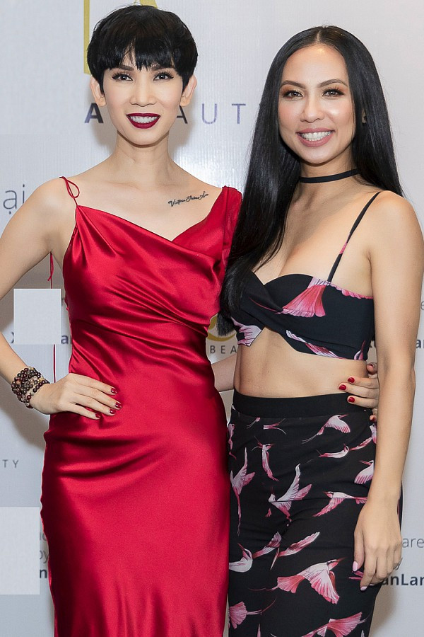 MC Huyền Ny chuộng phong cách gợi cảm mỗi khi xuất hiện.