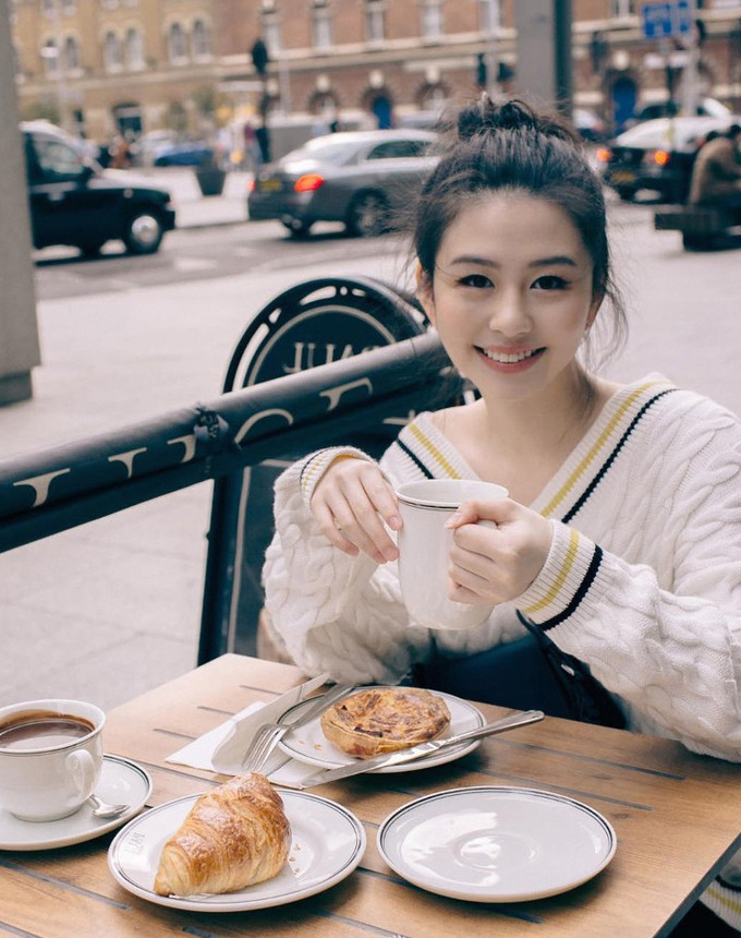 Hình ảnh cô con gái xinh đẹp của Khâu Thục Trinh được khen ngợi nức lời vì nhan sắc giống mẹ.