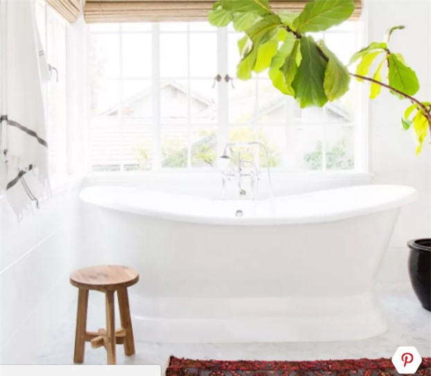 Tông màu sáng làm chủ đạo làm nổi bật không gian rộng rãi và thư giãn cho phòng tắm nhỏ.