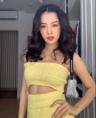 Và chỉ cần vài đường trang điểm thôi thì nhan sắc này còn gì để chê được nữa?