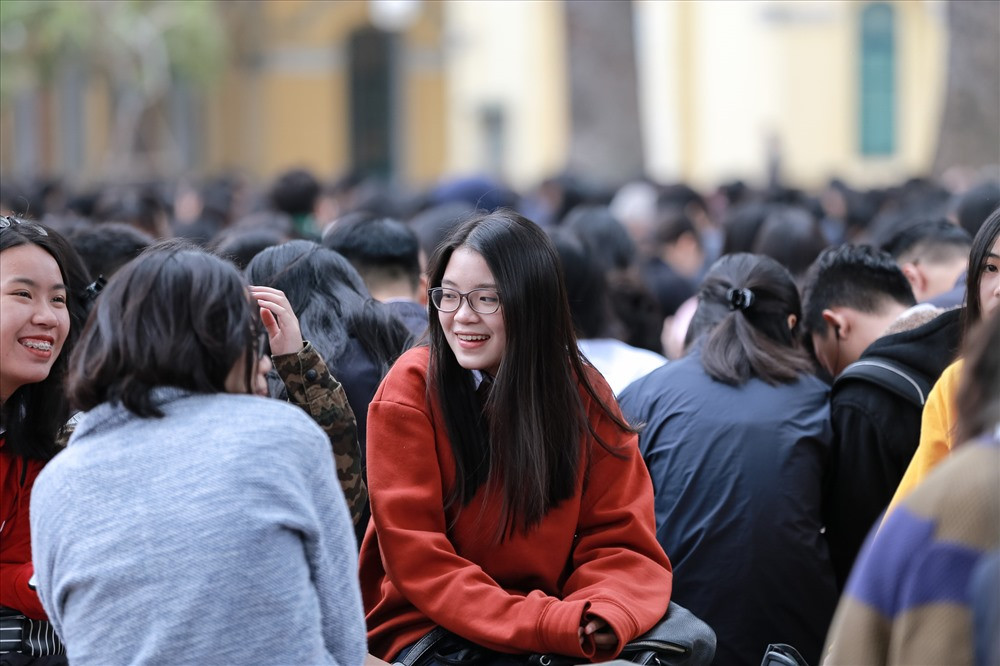 Một nụ cười cũng đủ bừng sáng cả khung hình.