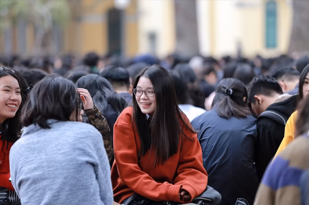 Một nụ cười cũng đủ bừng sáng cả khung hình.