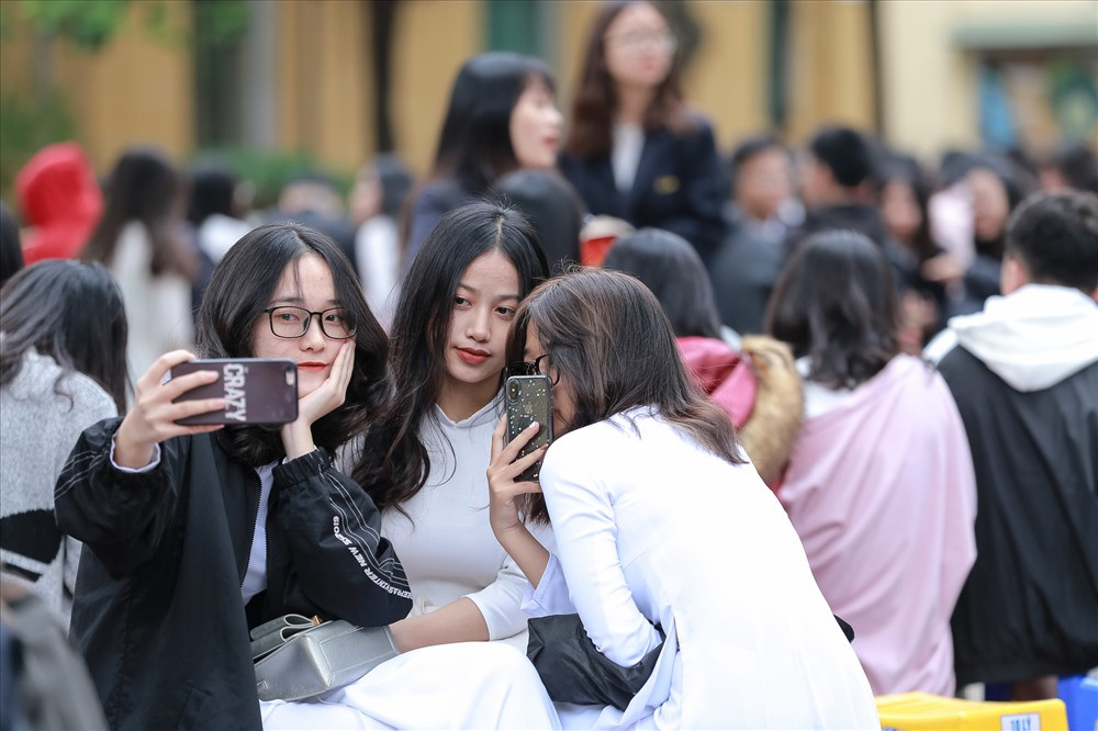 Nét duyên dáng của nữ sinh.