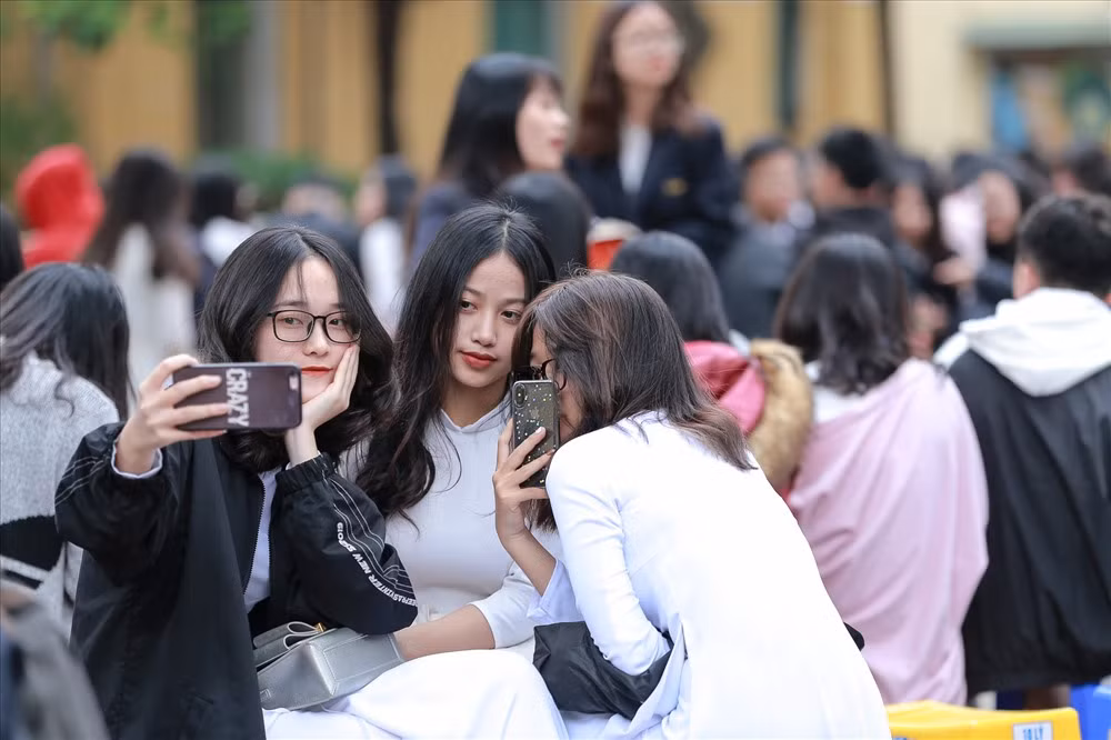 Nét duyên dáng của nữ sinh.