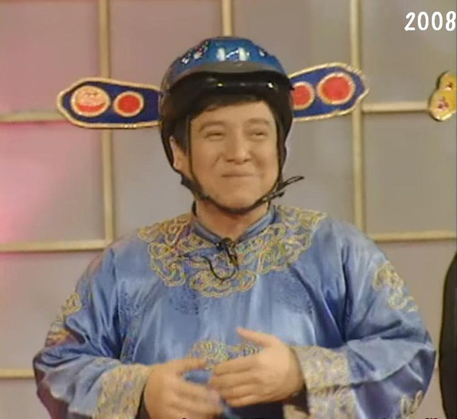 Từ 1.1.2008, việc đội mũ bảo hiểm áp dụng trên tất cả tuyến đường trong nội thành, nội thị. Đây cũng là chủ đề nổi bật trong phần của Táo Giao thông năm 2008. Vai diễn này của nghệ sĩ Chí Trung nhận được nhiều ủng hộ và mang lại tiếng cười cho khán giả. Trong 15 năm đóng Táo, vai Táo Giao thông là vai để lại nhiều ấn tượng nhất của nghệ sĩ Chí Trung.