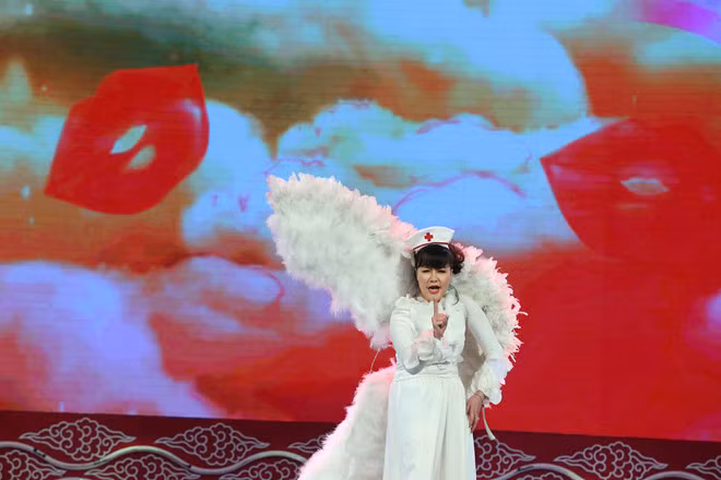 Trong Táo Quân 2018, Vân Dung vào vai Táo Y tế diện đôi cánh thiên thần để chơi một trò chơi. Đôi cánh này sau đó bị xệ. Vân Dung cũng thường xuyên đóng vai Táo này.