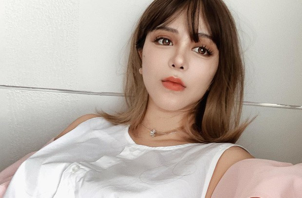 Cô nàng streamer xinh đẹp trong câu chuyện.