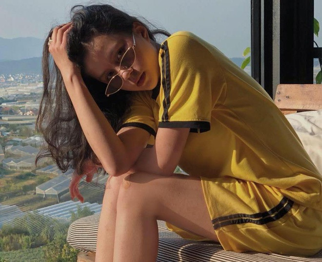 Hot girl Đà Lạt Lê Mai Như Mẫn (sinh năm 2003, Đà Lạt) được chú ý khi xuất hiện trên các diễn đàn tìm kiếm trai xinh gái đẹp. Sở hữu gương mặt nhỏ nhắn, sống mũi cao, đôi mắt sâu, nữ sinh THPT Bùi Thị Xuân cho hay cô thường xuyên bị nhầm là con lai.