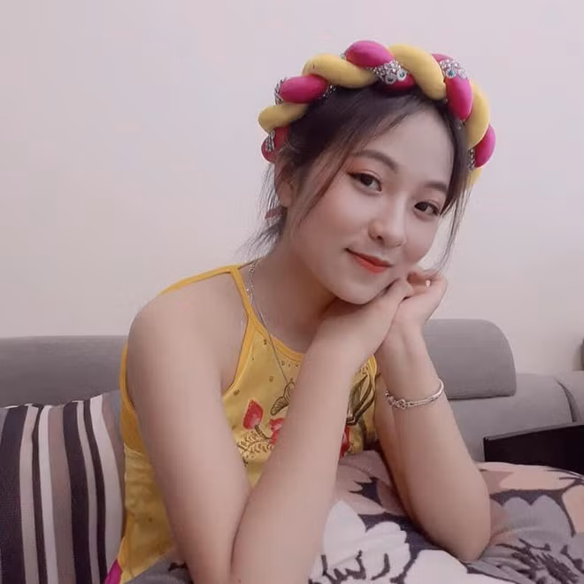 Lan Hương nhận nhiều lời khen ngợi bởi ngoại hình xinh xắn, nụ cười tươi tắn. Bất ngờ nổi tiếng, 10X còn được nhiều bạn nam nhắn tin làm quen nhưng cô chưa nghĩ đến việc có người yêu.