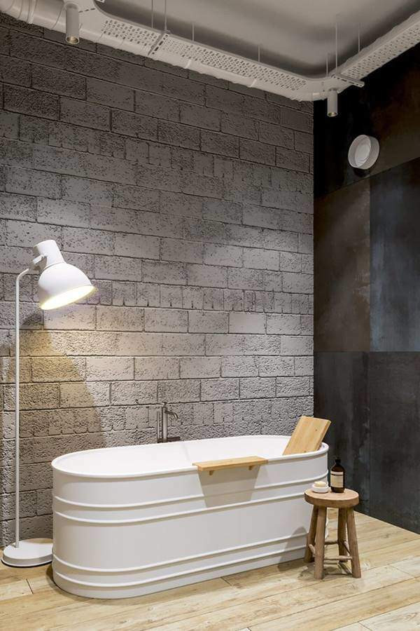 Bồn tắm tiện dụng, bắt mắt.