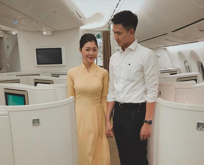 Ngoài đam mê với ngành Hàng không, Đông Thức dành niềm yêu thích đặc biệt cho nhiếp ảnh. Anh ít khi khoe ảnh bản thân, bạn gái mà chủ yếu khoe các tác phẩm của bản thân trên mạng xã hội.