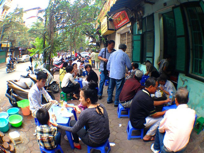 Xep hang an bun, pho sau Tet