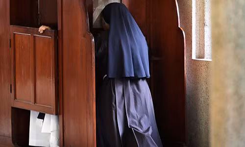 Nu tu bi linh muc ham hiep o khap An Do suot hang thap ky