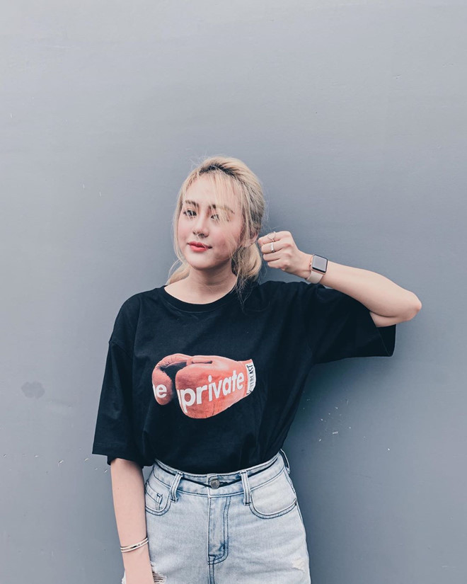 Thảo Uyên bắt đầu tập Taekwondo từ năm lớp 4 và giành chức vô địch Taekwondo tỉnh Lâm Đồng ở 2 nội dung đối kháng và quyền. Cô đã đạt đến trình độ đai đen nhưng hiện tại chỉ duy trì tập luyện, không tham gia thi đấu vì bận việc học. Ngoài võ, 9X còn có sở thích với bóng đá nghệ thuật. Chia sẻ với Zing.vn, cô cho biết: "Tính mình mạnh mẽ từ ngày nhỏ nên rất thích chơi thể thao. Võ thuật hay bóng đều giúp mình rèn luyện tính nhẫn nại, tự tin và nhanh nhạy".