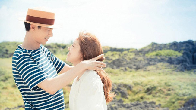 Den dam cuoi chong cu, bat ngo nhan ra co dau la “nguoi quen cu”