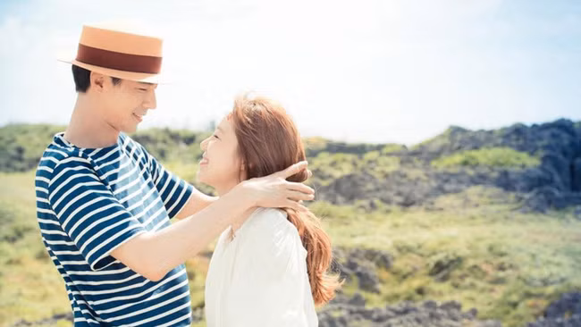 Den dam cuoi chong cu, bat ngo nhan ra co dau la “nguoi quen cu”