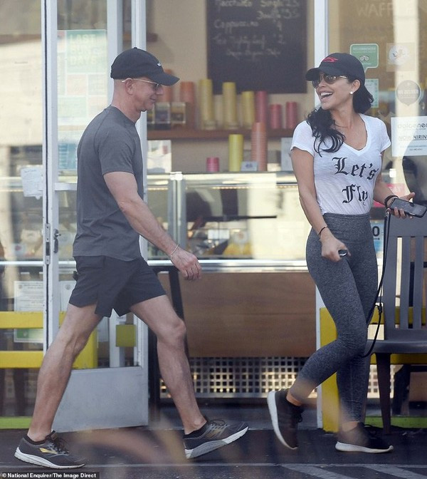 Lo loat anh ty phu giau nhat the gioi than mat ben nguoi tinh-Hinh-2