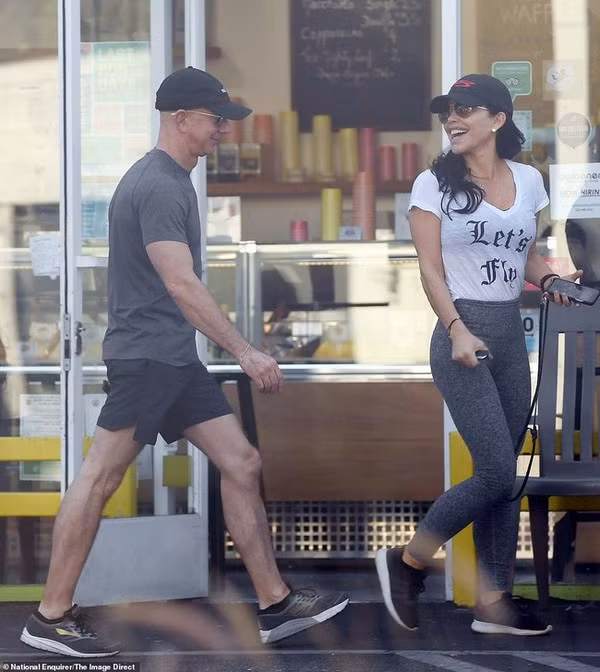 Lo loat anh ty phu giau nhat the gioi than mat ben nguoi tinh-Hinh-2