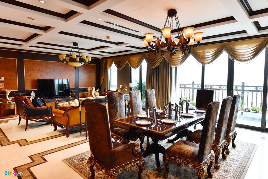 Chủ đầu tư quảng cáo rằng số lượng căn hạn chế đều được thiết kế theo phong cách riêng, căn hộ thể hiện sự quyền thế, sang trọng và đẳng cấp của gia chủ. Nội thất được đặt riêng, nhập khẩu từ Italia, Tây Ban Nha, Mỹ, Nhật Bản... và thiết kế riêng cho dự án.