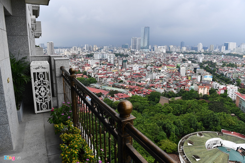 Căn hộ siêu sang còn sở hữu vị trí đắc địa, gần công viên, trục đường lớn, mở ra không gian thoáng đãng. Chủ đầu tư đang chào bán với mức giá khoảng 3 triệu USD (khoảng trên 60 tỷ đồng).