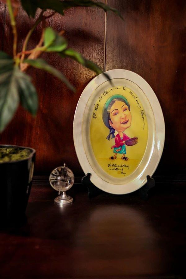 Đây cũng là nơi với nhiều tượng phật, huy chương, kỷ niệm chương...