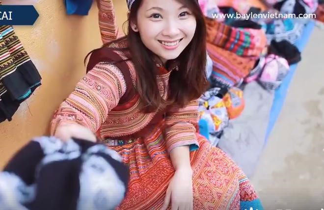 Cuối năm 2017, clip "thách cưới 50 triệu đồng" của một thiếu nữ diện trang phục dân tộc xinh xắn, ngồi bán thịt xiên nướng ở phiên chợ vùng cao trở thành tâm điểm chú ý trên mạng. Theo đó, cô gái ngồi bán hàng cùng người phụ nữ trung niên. Khi được khách hỏi "Cô có muốn gả con gái cho cháu không?", người phụ nữ liền đáp "Có đủ 50 triệu thì được mang con gái về nhà". Màn đối đáp không có gì đặc biệt, nhưng nhan sắc của cô gái cũng đủ thu hút nhiều sự chú ý.