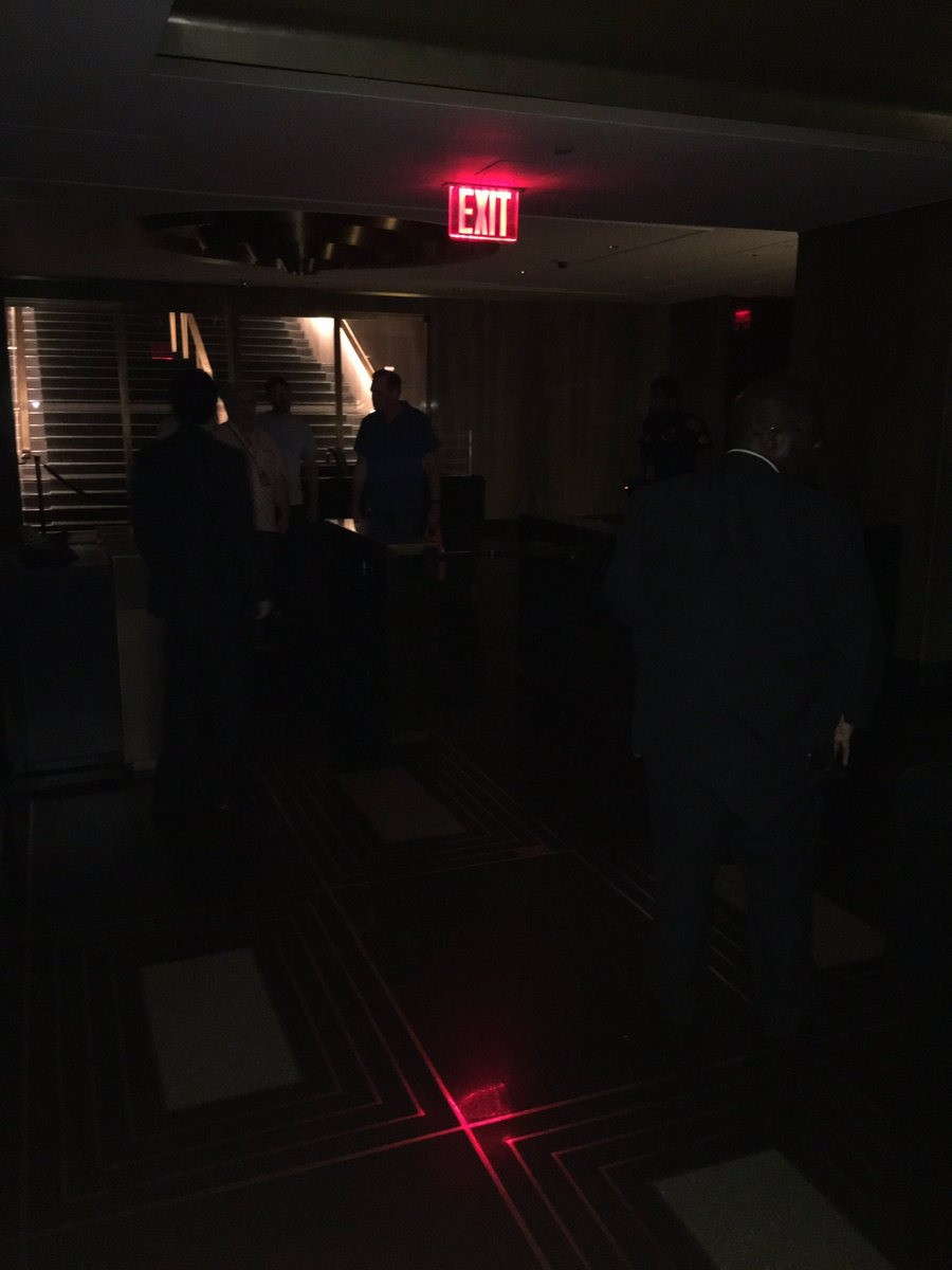 Mất điện ảnh hưởng đến hệ thống tàu điện ngầm, đèn giao thông và các điểm du lịch nổi tiếng. Ảnh: Twitter