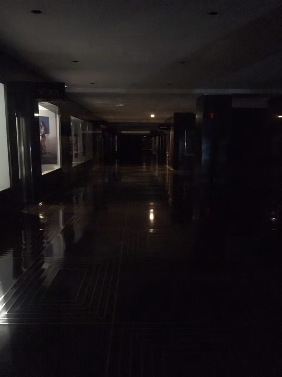 New York roi loan vi mat dien tren dien rong