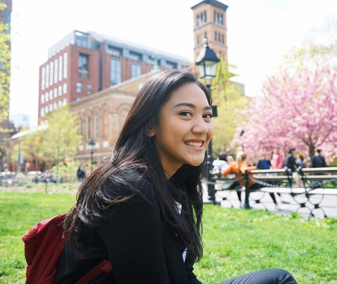 Sau khi thực hiện một dự án phim ngắn kết hợp với các nghệ sĩ, Putri cho biết cô đánh giá được tầm quan trọng của truyền thông với hoạt động kinh doanh. Cô theo học và tốt nghiệp Học viện Nghệ thuật tại San Francisco, Mỹ, chuyên ngành truyền thông đa phương tiện.