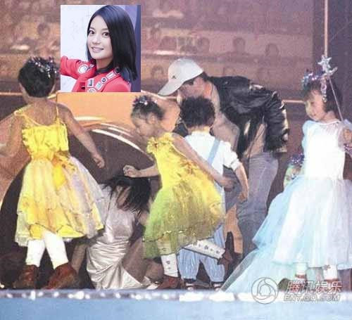 Triệu Vy cũng từng bị hất nước thải lên người khi đang biểu diễn trên sân khấu vào năm 2001. Đây là giai đoạn cô bị tẩy chay dữ dội vì trót mặc áo quân kỳ Nhật trong show thời trang.