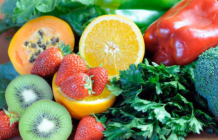 Vitamin C là một loại vitamin giúp tăng trưởng tóc, có thể ngăn ngừa tóc bạc sớm và khô tóc hiệu quả.