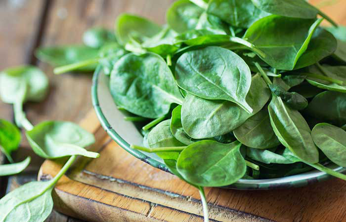 Sắt làm tăng độ bền kéo của thân tóc và thúc đẩy sự phát triển của tóc. Không có sắt, tóc của bạn có thể trở nên mỏng, xỉn và khô.