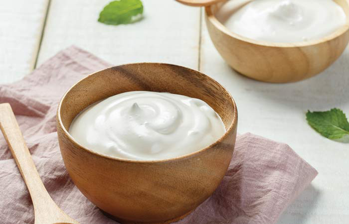 Nếu da bạn khô và mụn đừng ngần ngại chọn gói mặt nạ gồm sữa chua, nghệ và mật ong để cải thiện các vấn đề về da.