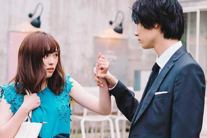 Qua nha nghi ngu tam 1 dem, toi bun run khi cham tran nguoi ay