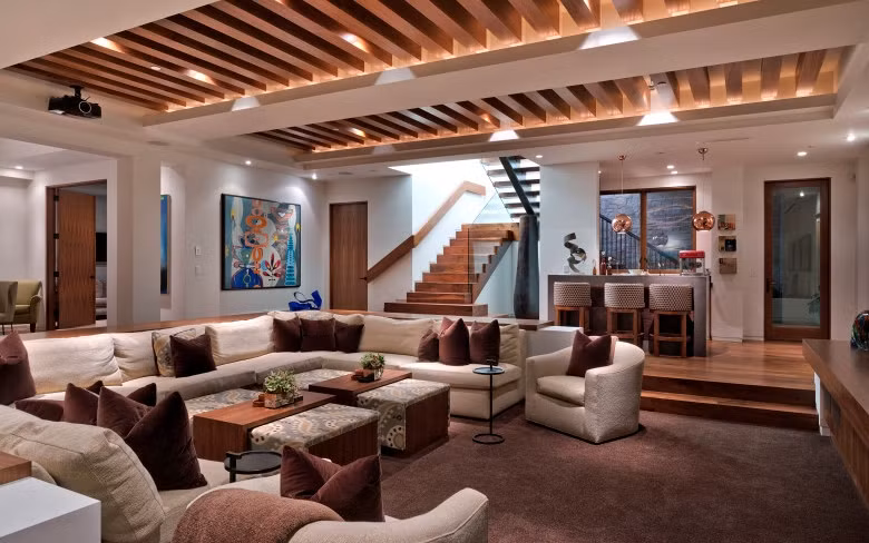 Nội thất của căn biệt thự trông không cầu kỳ nhưng vô cùng tinh tế.