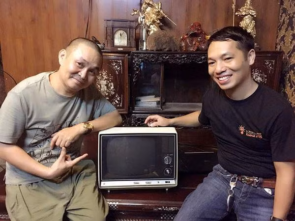 Mặc dù chưa chính thức "khoe" nhà với truyền thông nhưng qua những hình ảnh được chia sẻ trên fanpage Xuân Hinh có thể thấy nam nghệ sĩ đang cùng vợ và các con sống trong một căn nhà hiện đại, tiện nghi nhưng cũng ấm cúng và giản dị bất ngờ.