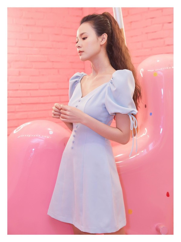 Nhưng điều khiến fan hâm mộ ngạc nhiên nhất chính là vẻ đẹp “lão hoá ngược” của cô nàng hot girl này. Sinh năm 1989 và bước sang độ tuổi 30 nhưng trông Midu chẳng có vẻ gì là đang già đi cả, chỉ thấy ngày càng đẹp và xinh hơn thôi. Bất cứ bức ảnh nào được Midu đăng tải đều khiến người xem xuýt xoa bởi thần thái và nhan sắc “đỉnh cao” này.