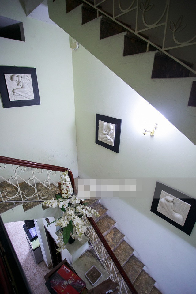 9 năm chung sống, người ta luôn thấy hình ảnh nghệ sĩ Trần Nhượng vui vẻ, hạnh phúc chia sẻ về cuộc hôn nhân với vợ mới. Thế nhưng, chẳng hiểu thế nào mà cả hai bỗng nhiên lên tiếng chia tay. Và, ông lại trở về cuộc sống độc thân đúng nghĩa.