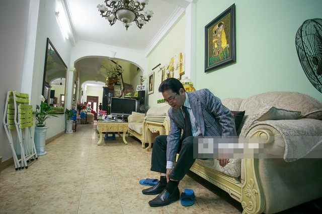 Trở về với cuộc sống độc thân sau 9 năm gắn bó cùng vợ trẻ, NSND Trần Nhượng cho biết, mình sẽ sống cuộc sống bình thản hơn, không còn dám nghĩ tới chuyện đi bước nữa. Còn vợ ông, hiện tại đã chuyển về sống trong căn nhà cũ rộng gần 100m2 ở phố cổ.