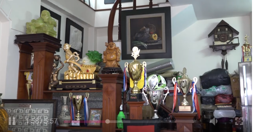 Ở tầng 1 là phòng khách và bếp, tầng 2 là phòng ngủ còn tầng 3 dành cho khu vực thờ cúng.