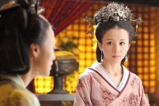 Chuyen doi my nhan 10 tuoi lam hoang hau, 14 tuoi thanh thai hau