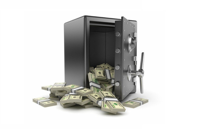 2.2 Hướng đặt két sắt theo tuổi: Về hướng mở cửa két, tốt nhất nên quay về hướng tốt so với tuổi của chủ nhân. Trong trường hợp không quay được về hướng tốt thì nên ưu tiên quay ra cửa phòng, chú ý không trực tiếp đối diện với cửa phòng. Trước mặt két cần phải rộng rãi, sáng sủa không bị cản trở bởi đồ đạc trong phòng. Nên đặt két sắt theo trạch mệnh, nó là yếu tố quyết định theo Bát trạch, trạch mệnh từng con người. Nếu gia chủ nào may mắn về hướng Sinh Khí (thuộc hướng Đông Nam) thì coi như quá tuyệt vời. Thông tin chỉ mang tính tham khảo!