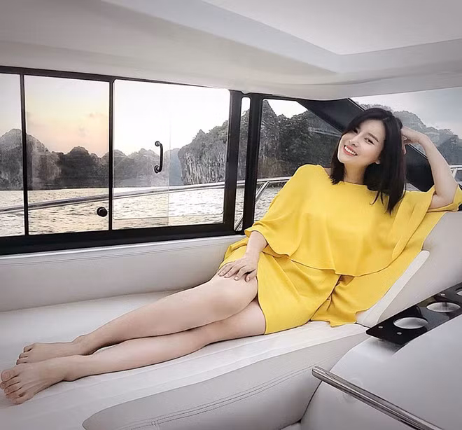 Diễn viên sinh năm 1990 kể cô có nhiều người theo đuổi. Nhưng hiện cả hai đã đường ai nấy đi. Sau chia tay, Thái Hà tập trung đóng phim. Trước Tiếng sét trong mưa, cô cũng được dân mạng bàn tán về cảnh nóng với Anh Tú trong phim Bán chồng.