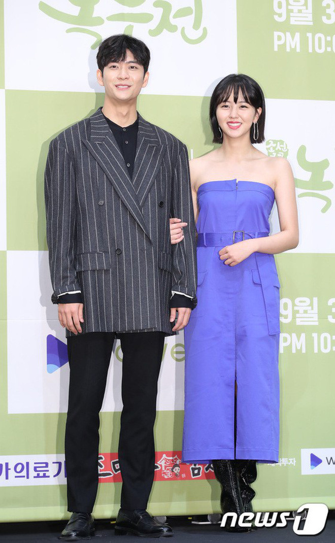 Tác phẩm mới nhất của Kim So Hyun - The Tale Of Nok Du - là bộ phim được chuyển thể từ truyện tranh cùng tên. Bộ phim kể về cuộc đời của chàng trai thuộc dòng dõi quý tộc Jeon Nok Du (Jang Dong Yoon đóng). Để thoát khỏi cuộc hôn nhân được sắp đặt với một tiểu thư giàu có, Nok Du đã bỏ trốn khỏi nhà và quyết định cải trang thành phụ nữ để xin vào ẩn náu trong một ngôi làng chỉ toàn góa phụ. Trong ngôi làng này, anh gặp gỡ và nảy sinh tình cảm với kỹ nữ trẻ Dong Joo (Kim So Hyun đóng).