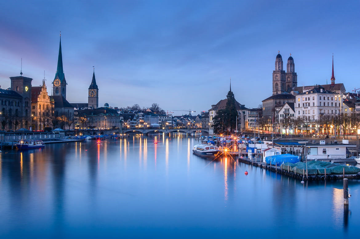Zurich, Switzerland: Zurich là một thành phố sạch nhờ việc quản lý chất thải nghiêm ngặt. Người dân ở thành phố chủ yếu sử dụng xe đạp hoặc các phương tiện giao thông công cộng như xe lửa, xe buýt và tàu điện ngầm. Thành phố cũng cung cấp cho người dân ứng dụng giúp theo dõi và quản lý rác thải và tái chế. Ảnh: Shutterstock.