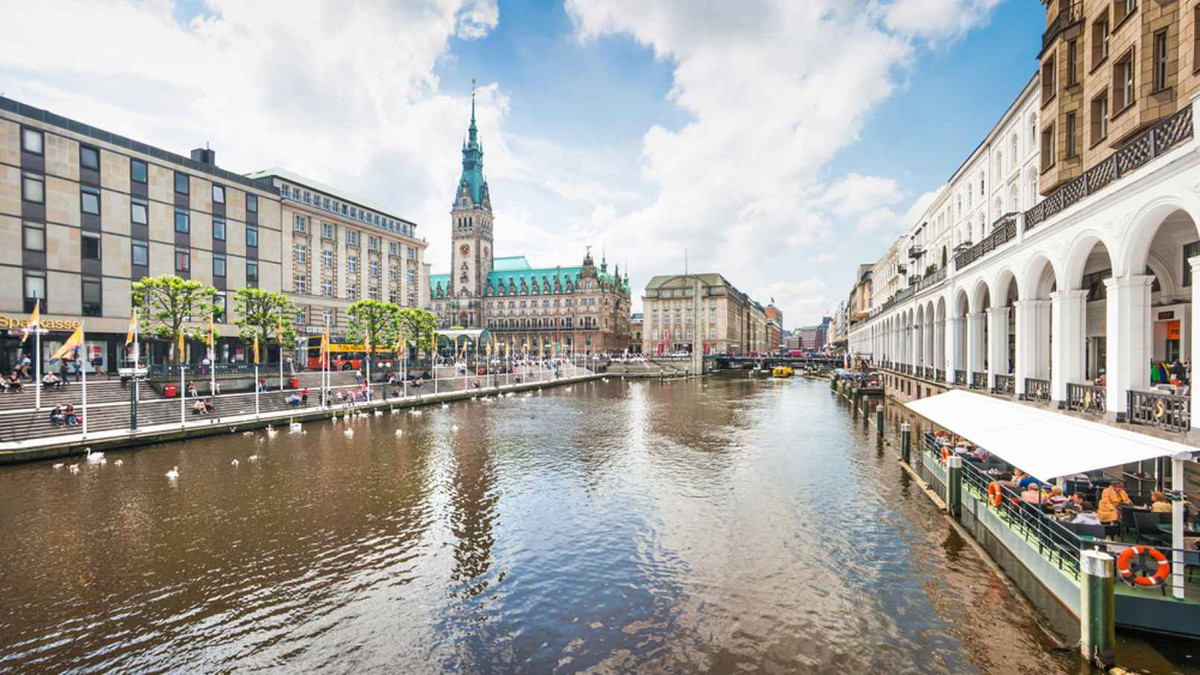 Hamburg, Đức: Đây là quốc gia đi đầu trên thế giới trong việc sử dụng năng lượng xanh. Thành phố Hamburg chính là một minh chứng rõ ràng về sự hiệu quả của các chiến lược quốc gia này thực hiện. Đức cũng đang thực hiện chiến dịch quốc gia về giảm khí thải độc hại với mục tiêu giảm 40% vào năm 2020. Ảnh: Borisov
