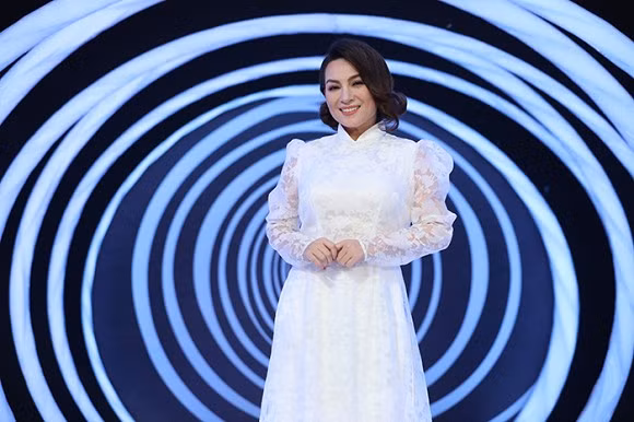 Phi Nhung khoc nuc no lan dau tiet lo ly do nhan nhieu con nuoi